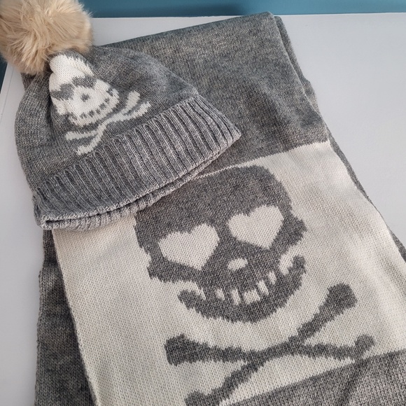 Mark and Graham Skull and Crossbones Knitted Hat and Scarf - Picture 1 of 2